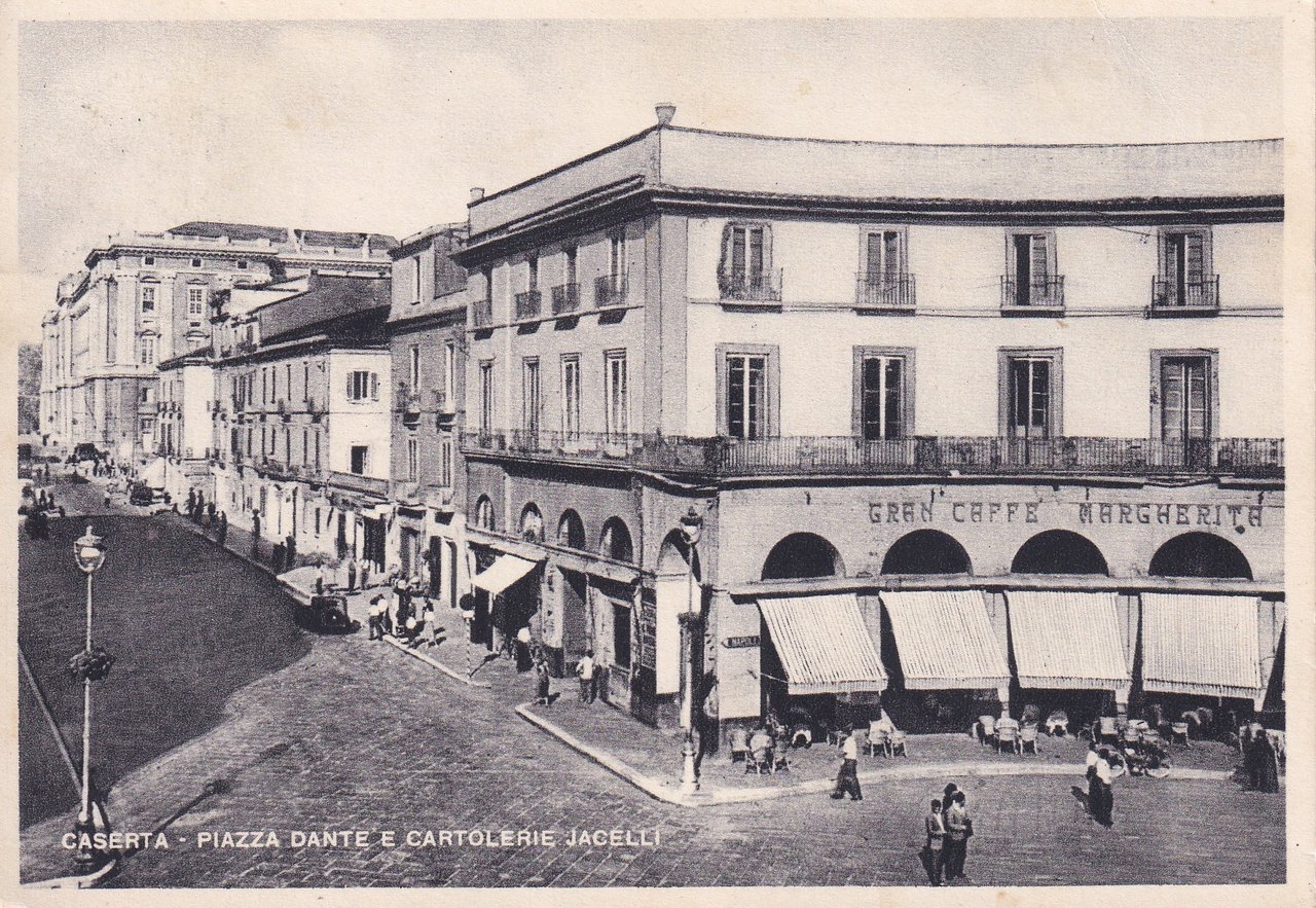 Cartolina CASERTA - Piazza Dante e cartolerie Jacelli. 1951