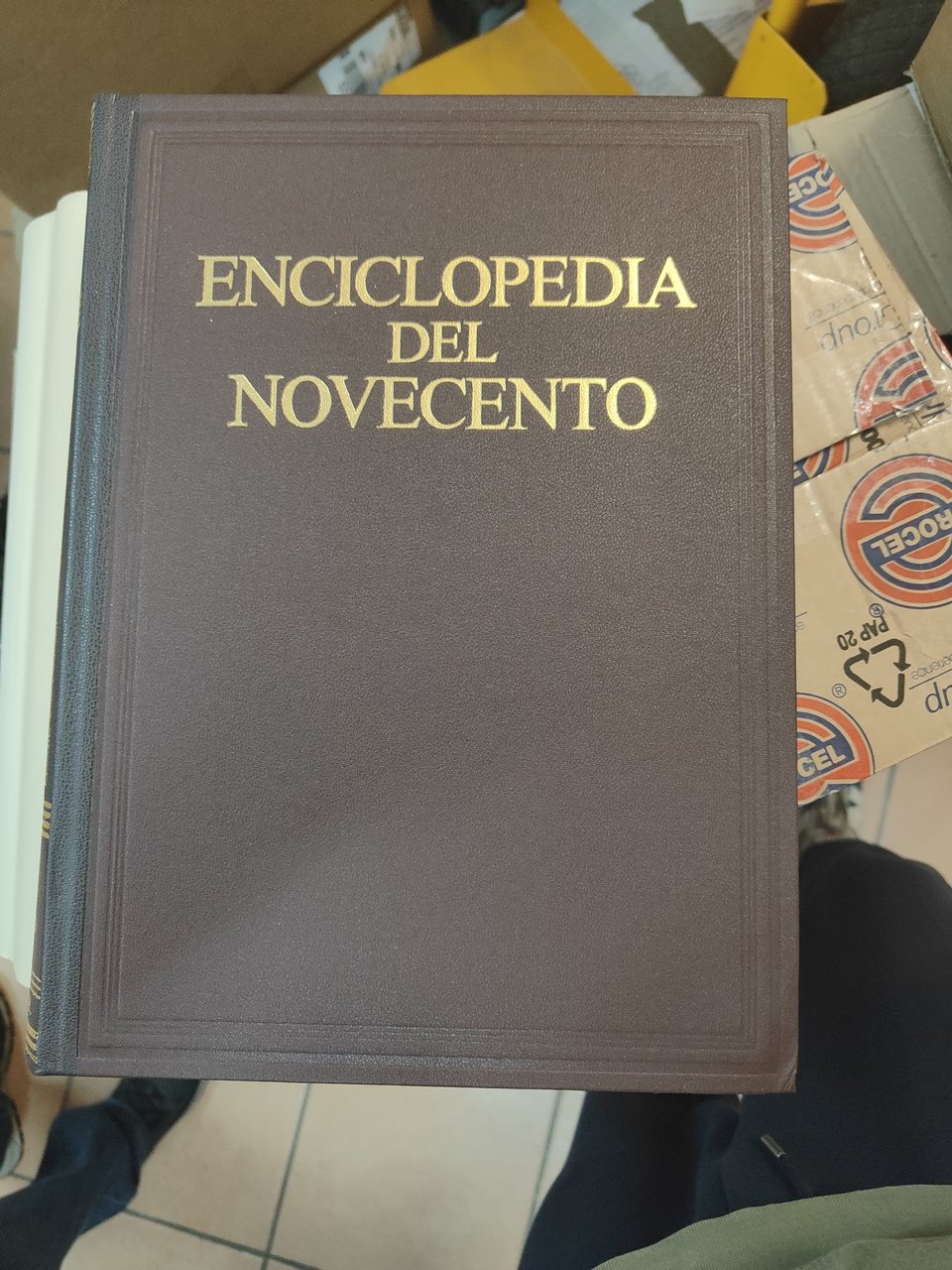 Enciclopedia del Novecento 8 volumi.