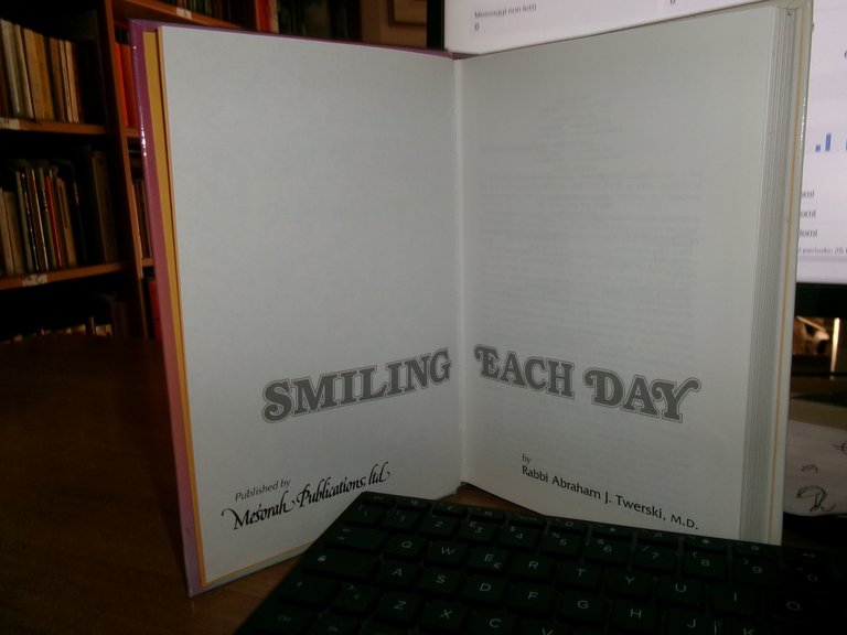 Smiling Each Day. Rabbi Abraham J. Twerski 1993