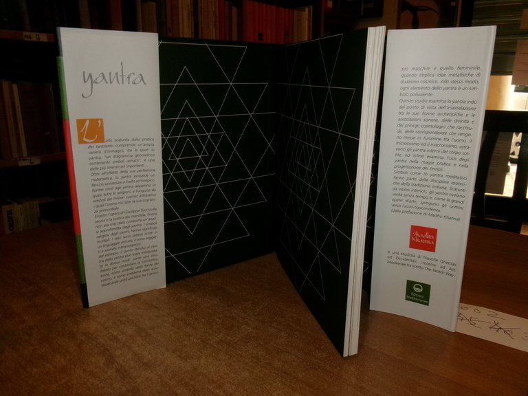YANTRA. Il simbolo tantrico dell' unità cosmica. MADHU KHANNA 2002