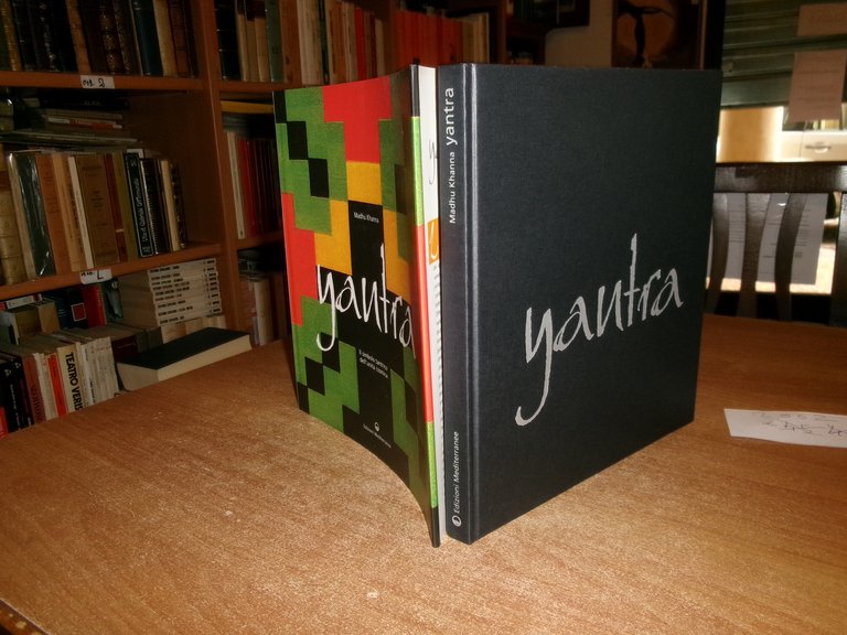 YANTRA. Il simbolo tantrico dell' unità cosmica. MADHU KHANNA 2002