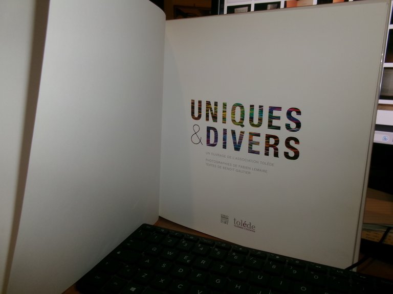 UNIQUES & DIVERS 46 Portraits textes de BENOIT GAUTIER 2009