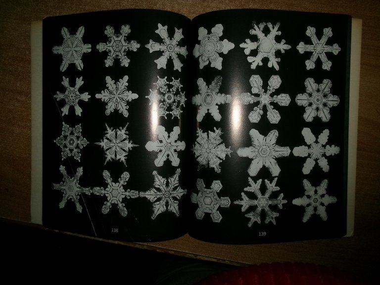 SNOW CRYSTALSW.A. Bentley and J. Humphreys 1962