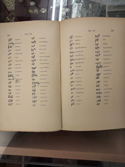 Manuel de paleographie latine et francaise.