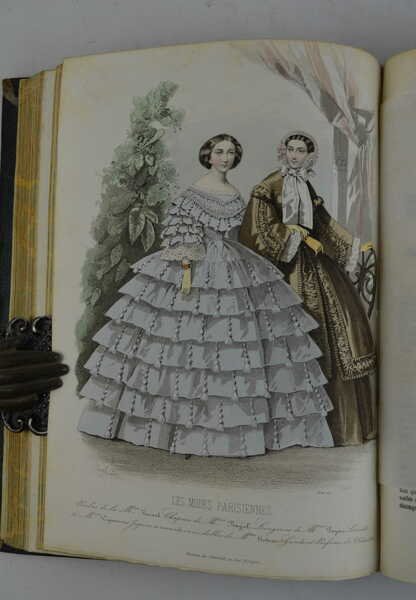 Les modes parisiennes.