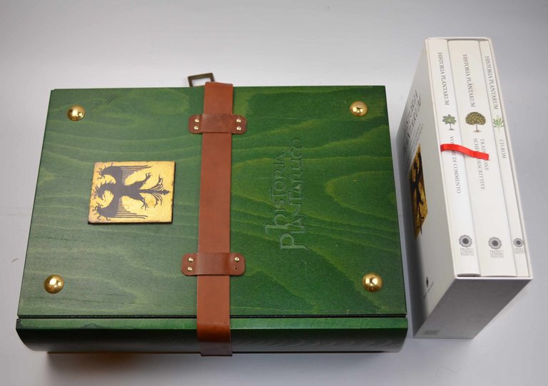 Historia plantarum.