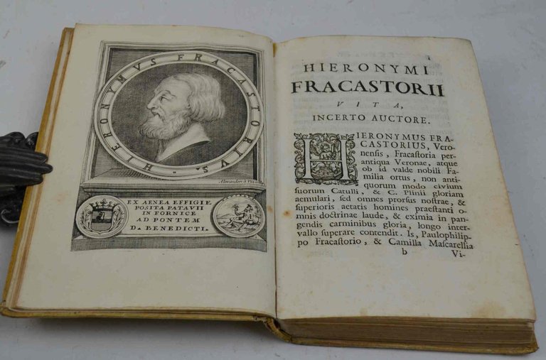 Poemata Omnia, nunc multo, quam antea, emendatoria. Accesserunt reliquiae Carminum … | Immagine Gallery 2