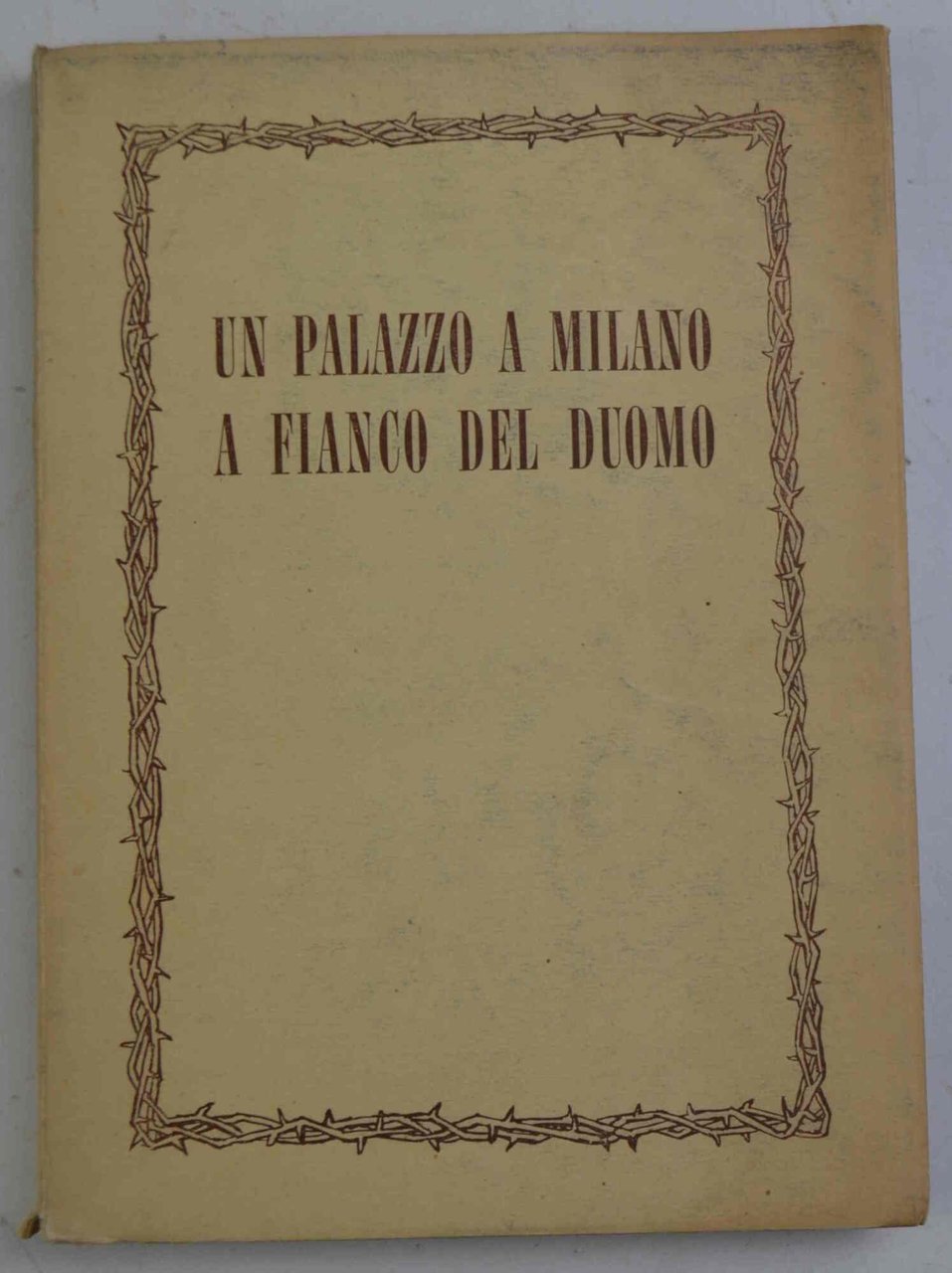 Un palazzo a Milano a fianco del Duomo. Pareri, dispareri, …