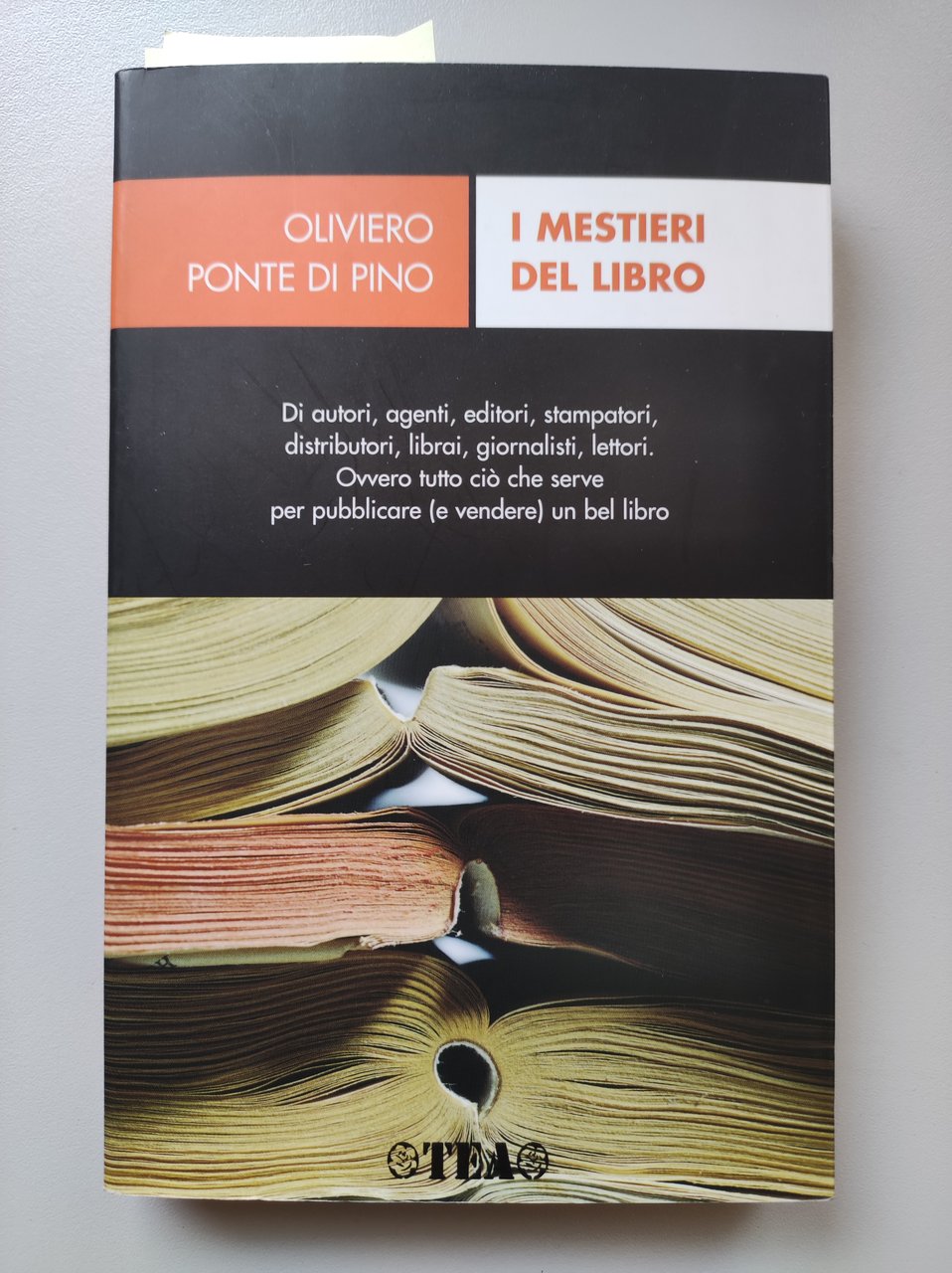 I mestieri del libro. Di autori, agenti, editori, stampatori, distibutori, …