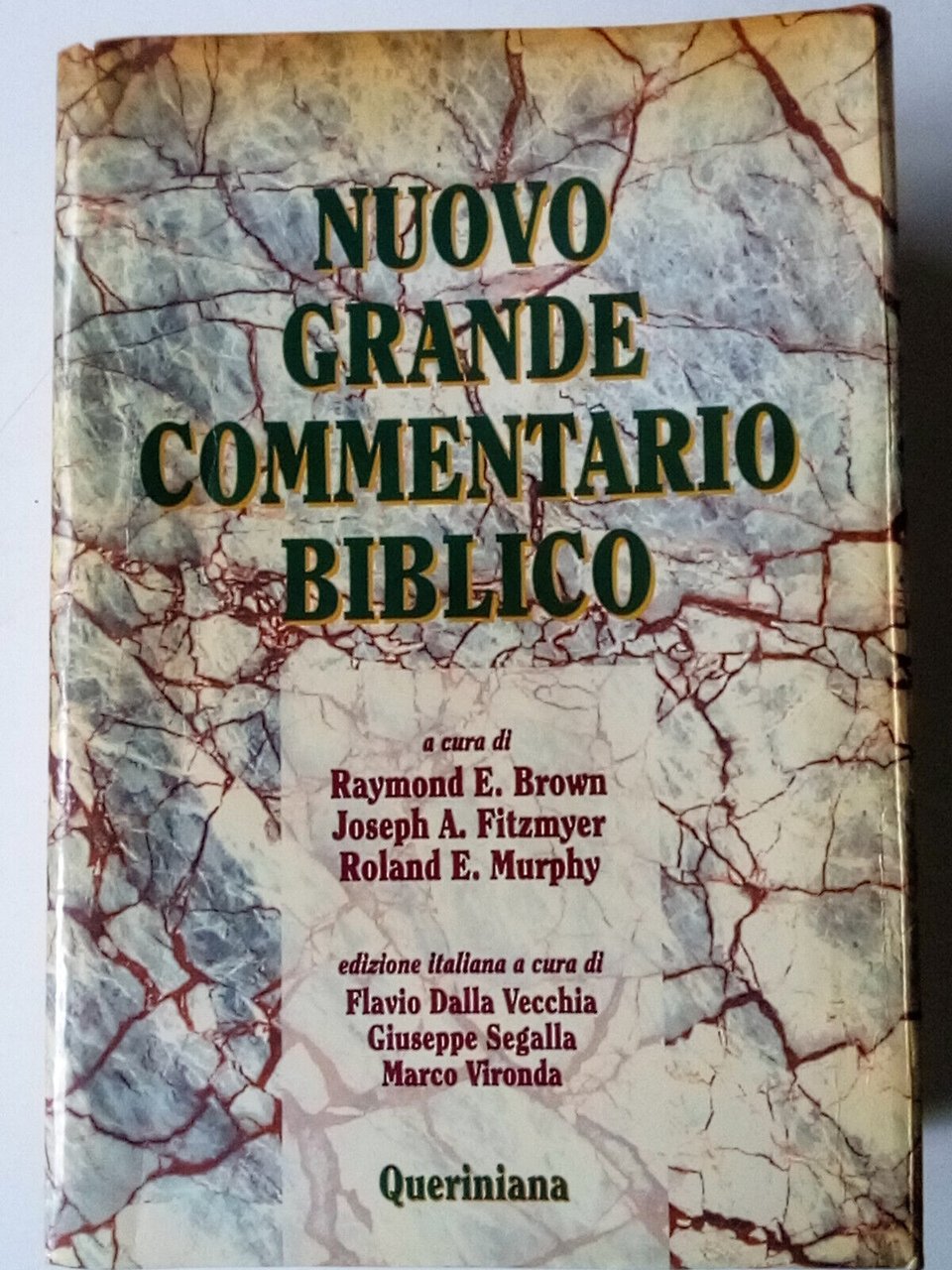 Nuovo grande commentario biblico.