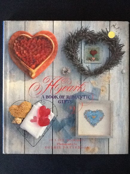 HEARTS. A BOOK OF ROMANTIC GIFTS