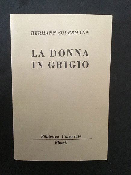 LA DONNA IN GRIGIO