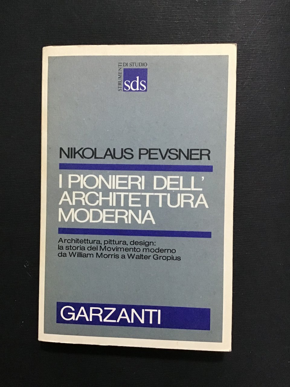 I PIONIERI DELL'ARCHITETTURA MODERNA. DA WILLIAM MORRIS A WALTER GROPIUS | Immagine principale