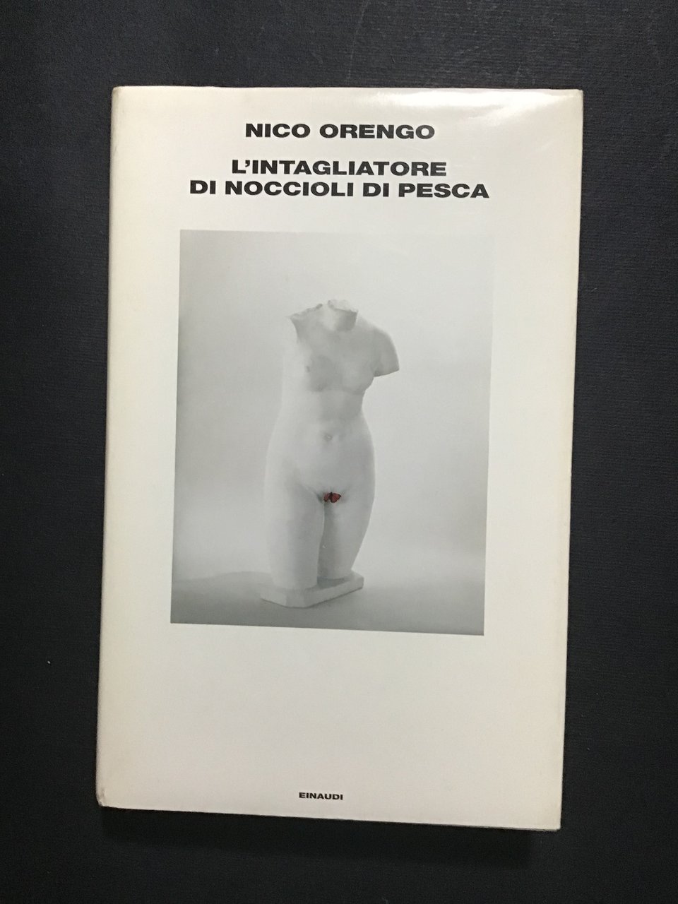 L'INTAGLIATORE DI NOCCIOLI DI PESCA