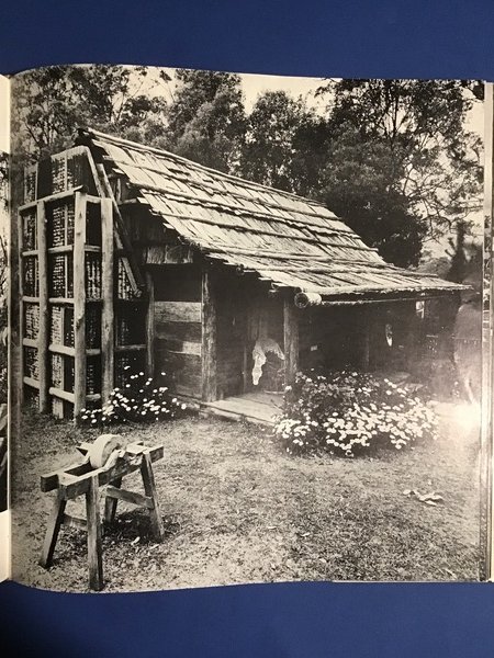 RUDE TIMBER BUILDINGS IN AUSTRALIA