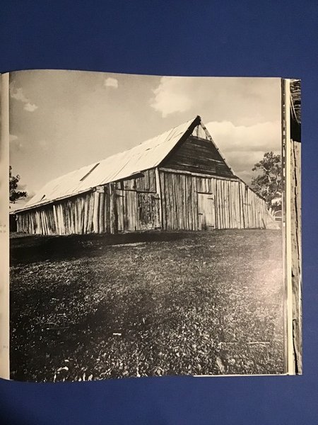 RUDE TIMBER BUILDINGS IN AUSTRALIA