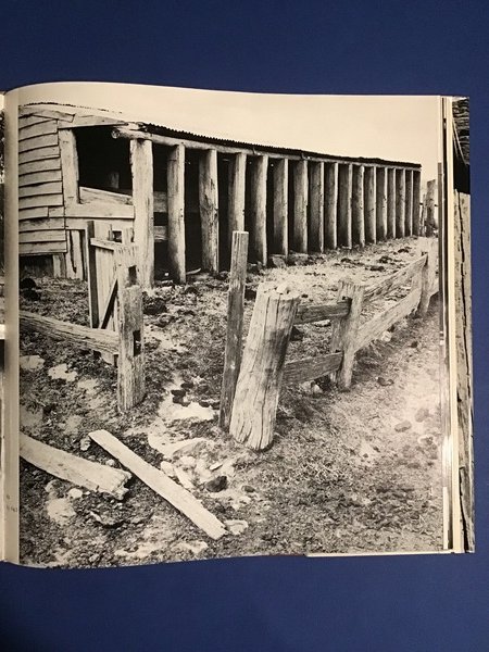 RUDE TIMBER BUILDINGS IN AUSTRALIA