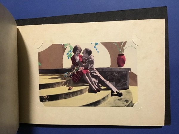 UNE ANNEE EN CARTES POSTALES. COLLECTION PAUL ELUARD