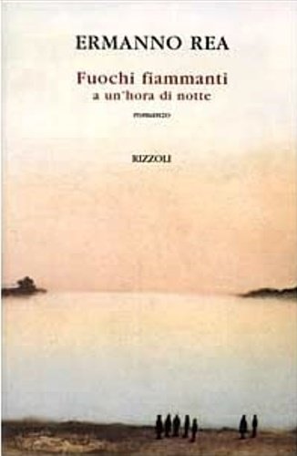 Fuochi fiammanti a un'hora di notte.