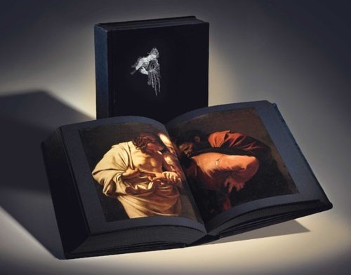 La luce di Dio. Impessioni. Opere d'arte riprodotte di Piero della Francesca, Vittore Carpaccio, Leonardo, Raffaello, Tiziano, Correggio, Parmigianino, Lorenzo Lotto, Guercino. Opera a colori realizzata a mano secondo l’antica tecnica del torchio tipografico che prevede i cinque passaggi di colore sul foglio singolo, con applicazione di argento a caldo.