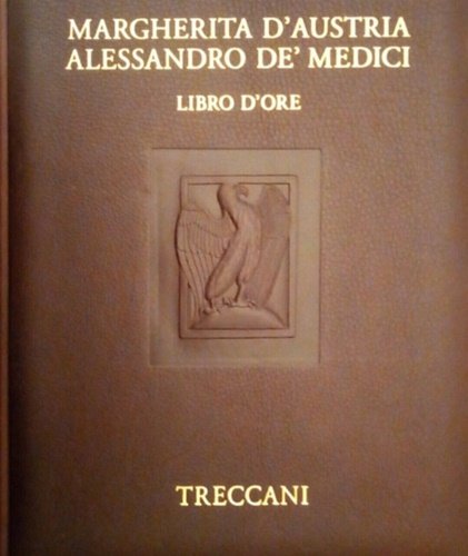Il Libro d'ore di Margherita d'Austria e Alessandro de' Medici. Book of Hours of Margaret of Austria and Alessandro de' Medici. L’opera è accompagnata da un volume di commentario: Saggi storici, di circa 220 pagine di formato 13 x 23 cm, ed è custodita in un prezioso cofanetto interamente ricoperto in pelle doppio scomparto interno per contenere i due volumi sovrapposti, interno rivestito in seta vendôme, piatto anteriore con imbottitura e titoli in oro fino, con al centro un’impressione a secco che riproduce l’aquila Treccani.