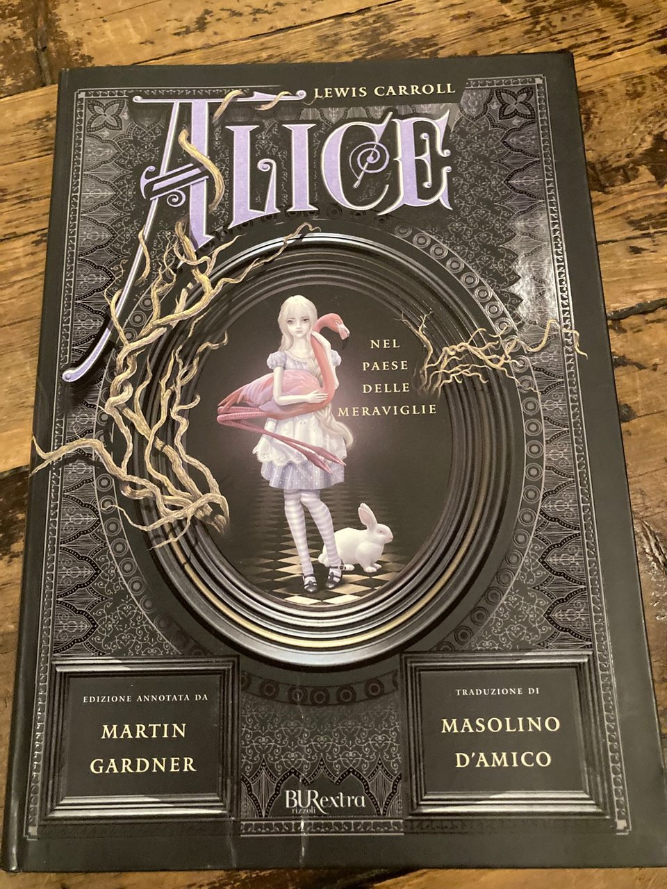 Alice nel paese delle meraviglie. Alice attraverso lo specchio e … | Immagine principale