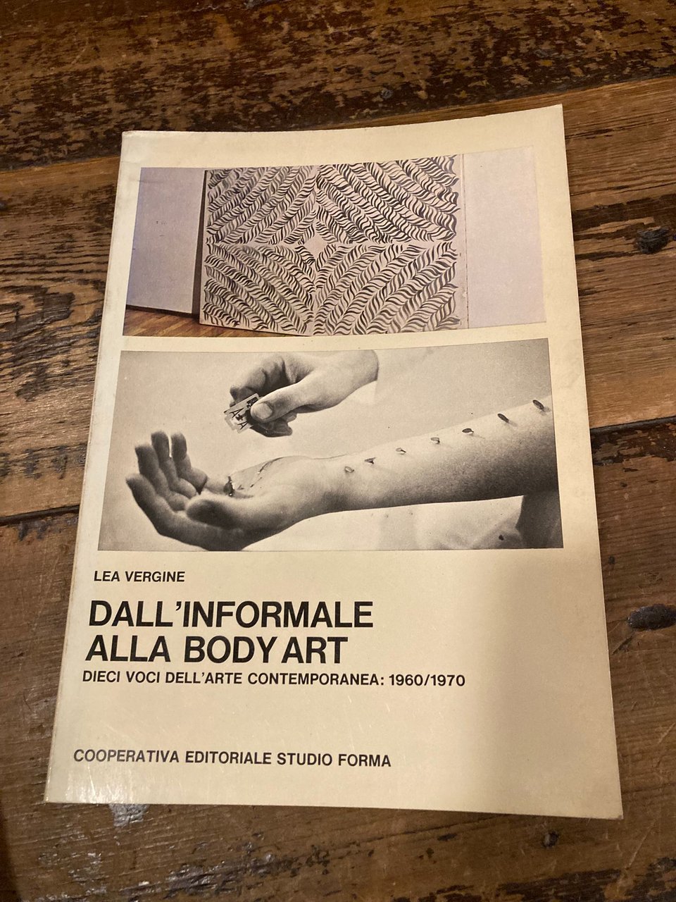 Dall' informale alla body art. Dieci voci dell' arte contemporanea: …