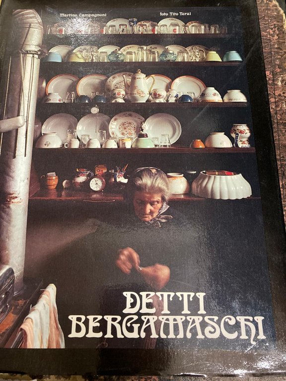 Detti bergamaschi. Introduzione e note di Vittorio Mora. Fotografie di …