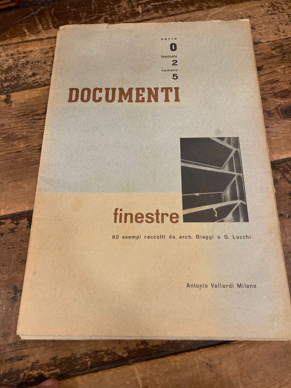 Finestre. 82 esempi raccolti da Arch. Biaggi e G. Lucchi | Immagine principale