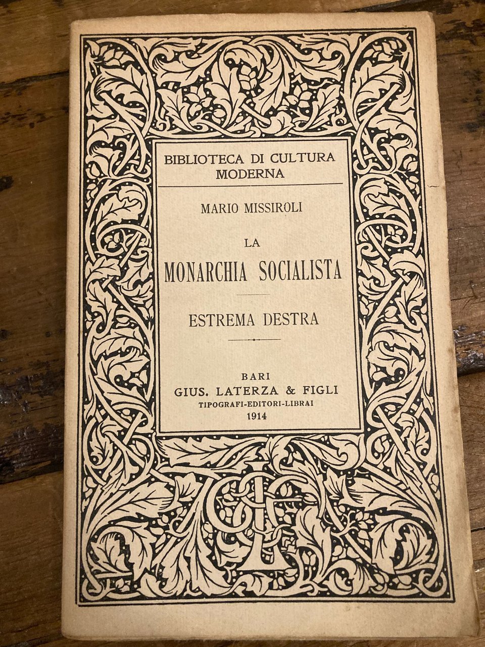 La monarchia socialista. Estrema destra