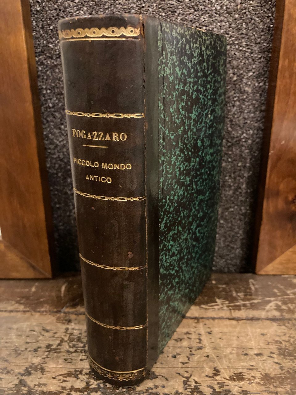 Piccolo mondo antico. Romanzo
