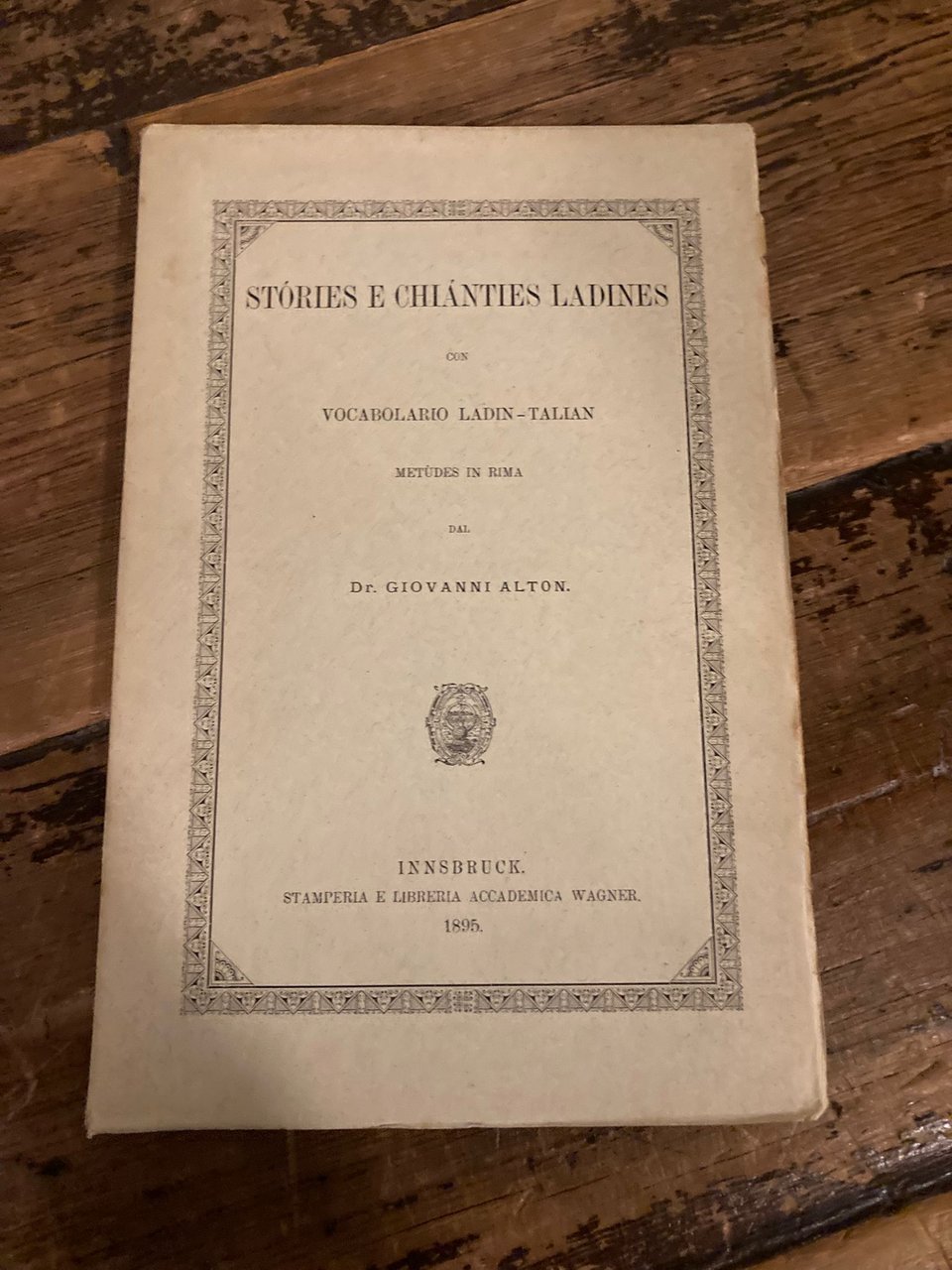 Stories e chianties ladines con vocabolario ladin-talian. Metudes in rima