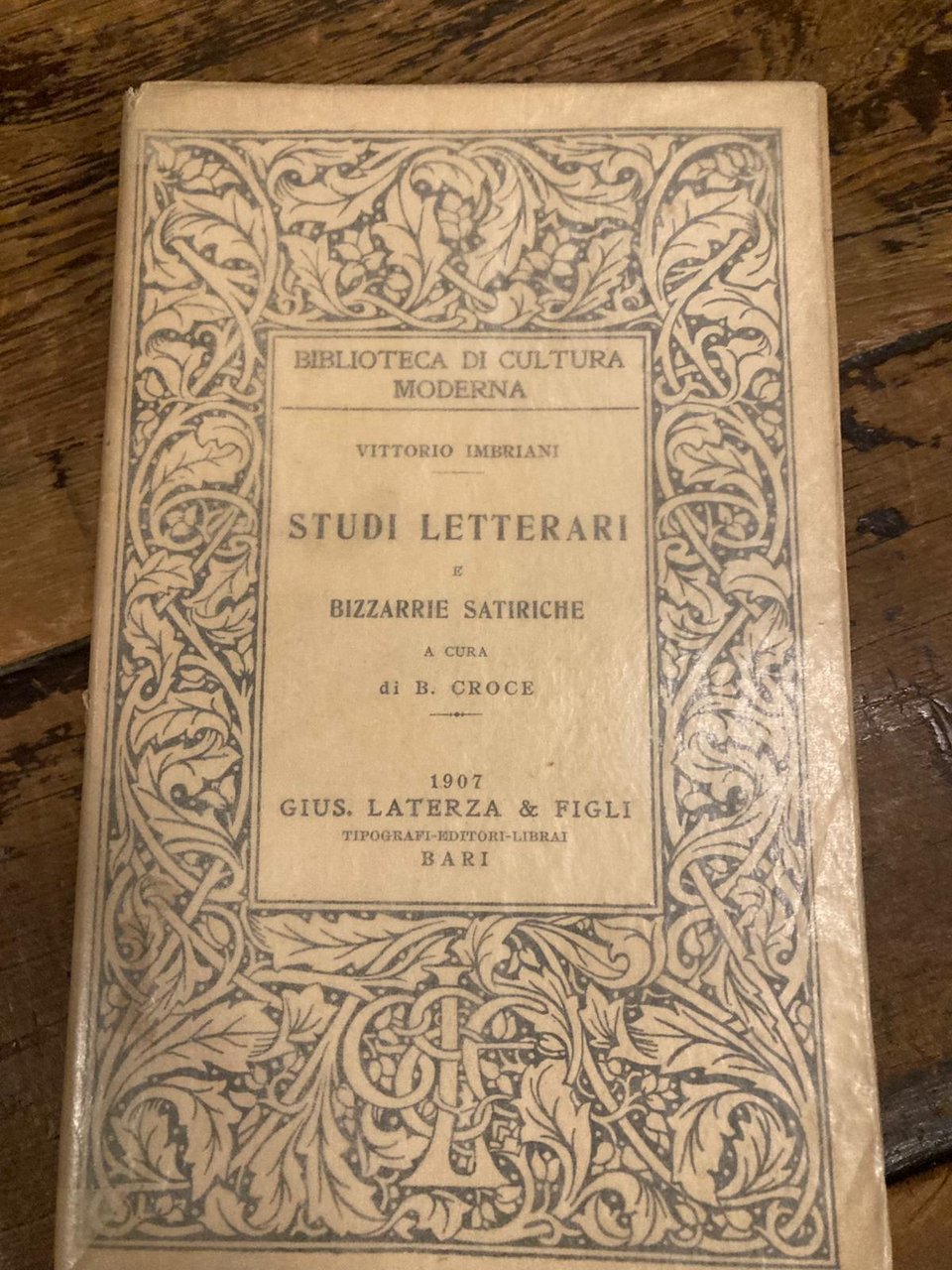 Studi letterari e bizzarrie satiriche. A cura di B. Croce