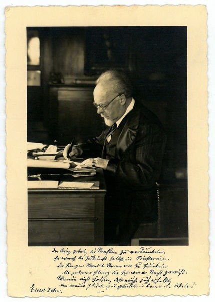 Eigenh. Portraitpostkarte mit U.