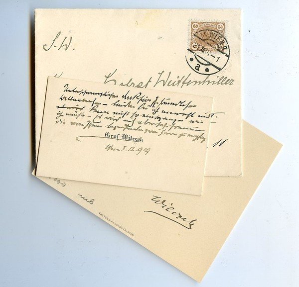 Briefkarte mit eigenh. U. ("Wilczek") und Visitenkarte mit einigen eh. …