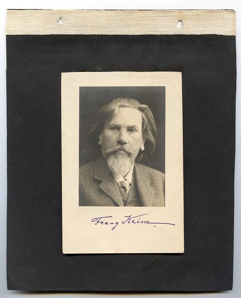Portraitpostkarte mit eigenh. U.
