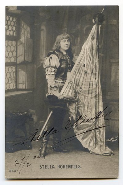 Eigenh. Portraitpostkarte mit U.