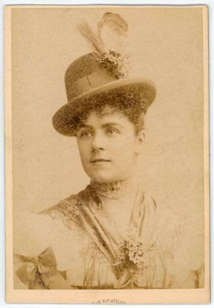 Portraitphotographie mit eigenh. Widmung und U.