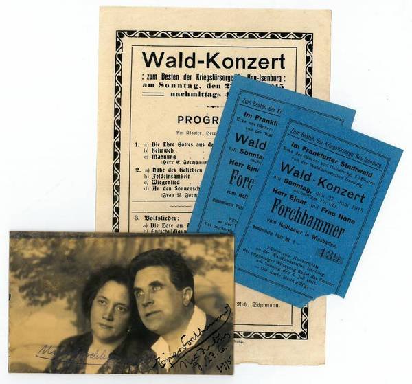 Portraitpostkarte mit eigenh. U. Beiliegend Programm und 2 Eintrittskarten.