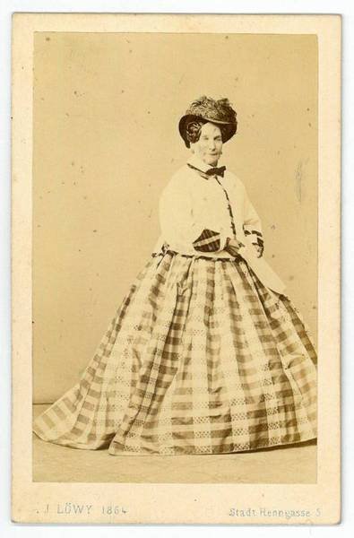 Portraitphotographie mit eigenh. Widmung und U.