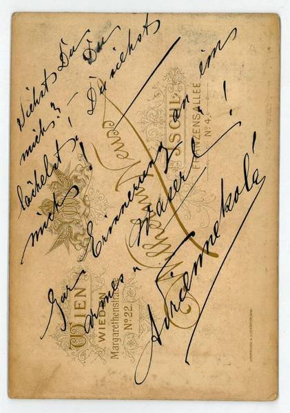 Portraitphotographie mit eigenh. Widmung und U.