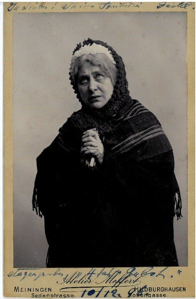 Kabinettphotographie (beidseitig eigenh. beschrieben und) mit U.