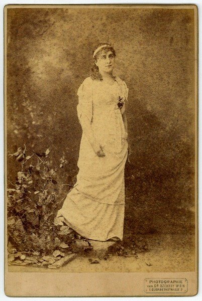 Kabinettphotographie mit eigenh. Widmung und U.