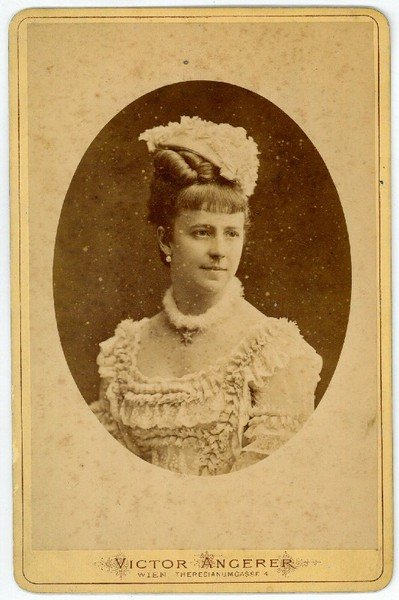 Kabinettphotographie mit eigenh. Widmung.