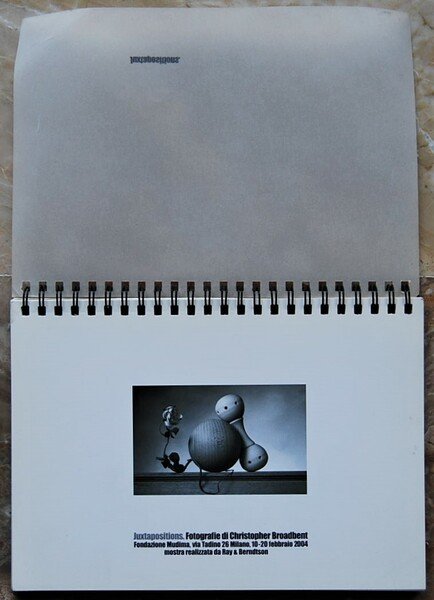 JUXTAPOSITIONS. FOTOGRAFIE DI CHRISTOPHER BROADBENT.