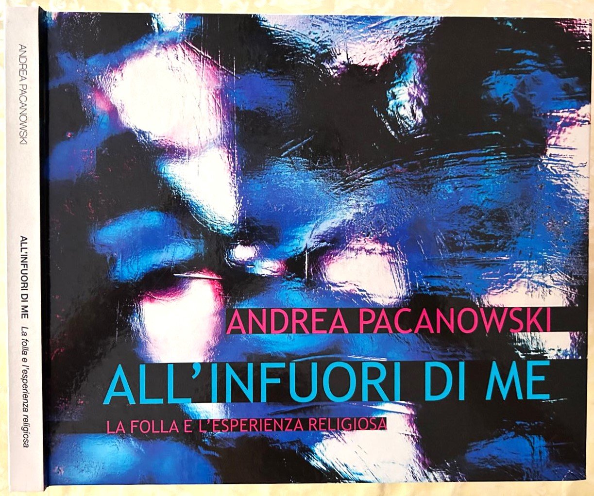 ALL'INFUORI DI ME. LA FOLLA E L'ESPERIENZA RELIGIOSA.