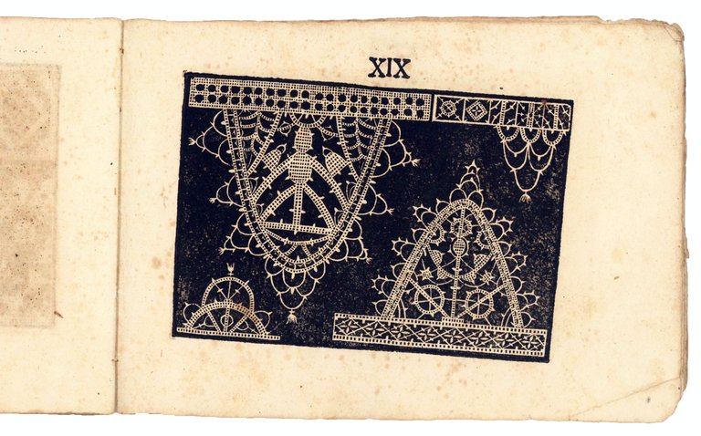 Fiori di ricami nuovamente posti in luce ne i quali … | Immagine Gallery 2