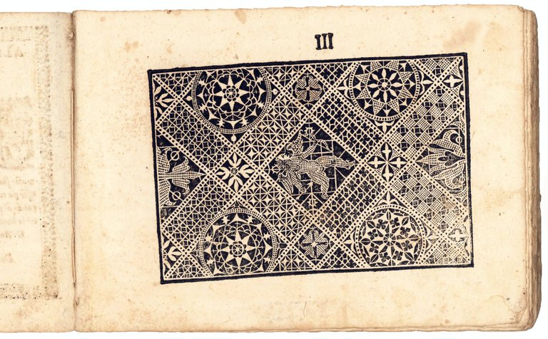 Fiori di ricami nuovamente posti in luce ne i quali … | Immagine Gallery 6