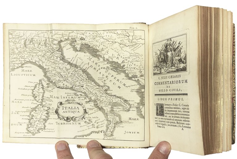 Quae exstant omnia; cum A. Hirtii sive Oppii commentariis de …