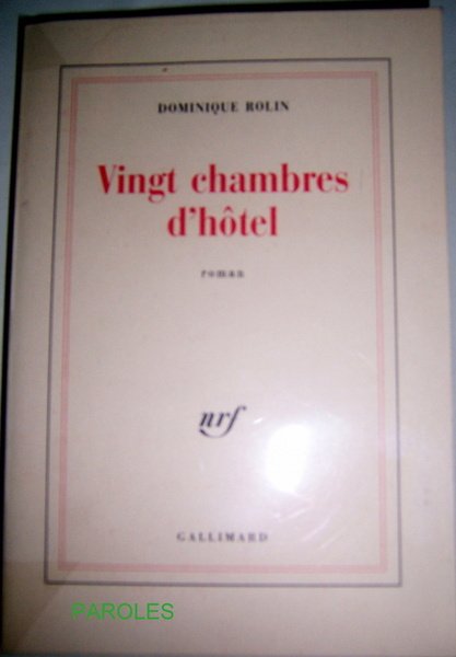 Vingt chambres d'hôtel.